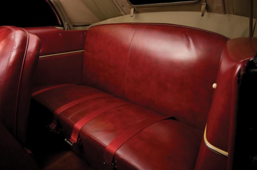  Ford Super DeLuxe Sportsman Convertible 1947 года  (фото 12 из 61)